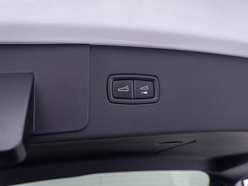 Certified 2023 Porsche Cayenne Platinum Edition image 34