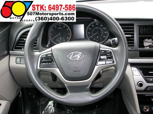 Used 2017 Hyundai Elantra SE image 27
