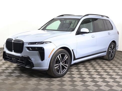 Used 2023 BMW X7 xDrive40i w/ M Sport Package image 11