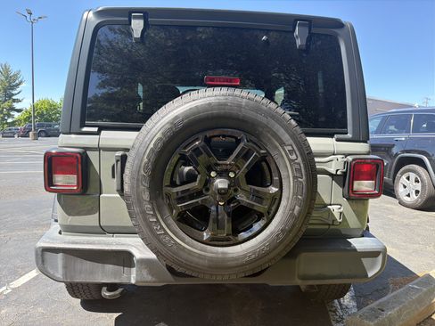 Used 2021 Jeep Wrangler Sport AWD/4WD image 6