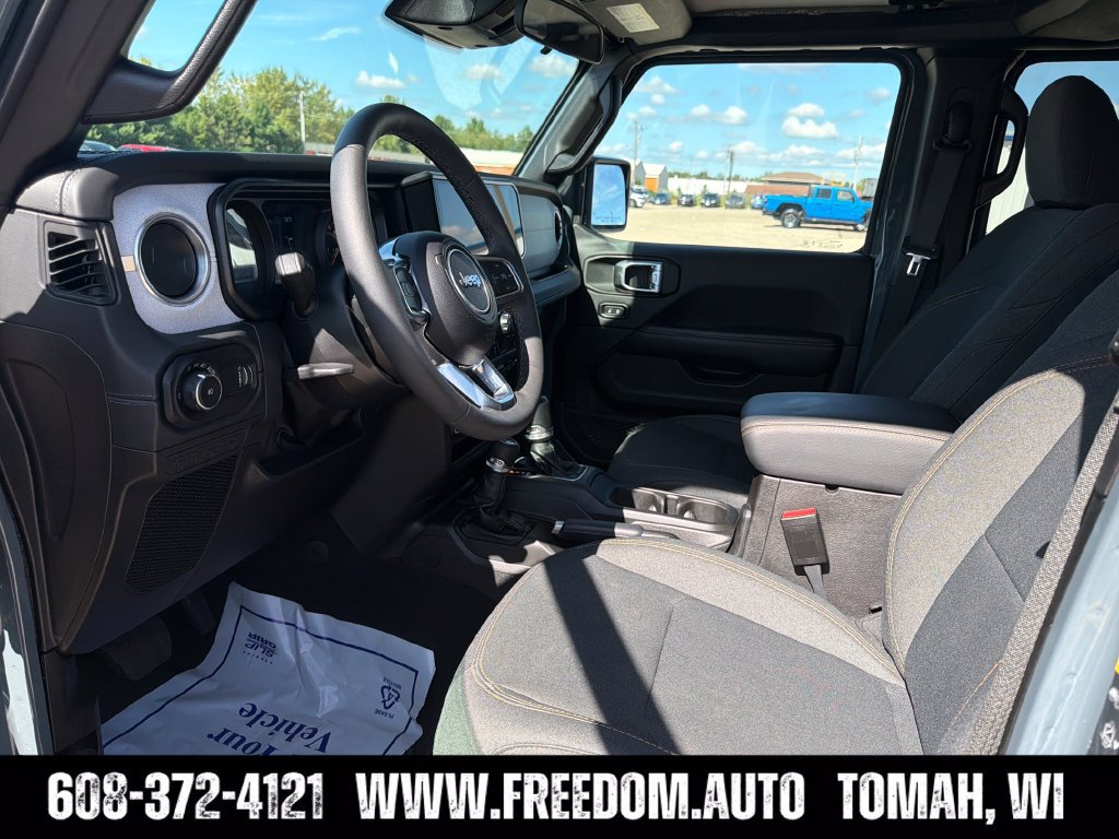 Used 2026 Jeep Wrangler Unlimited Sahara AWD/4WD image 23