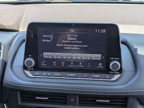 Used 2023 Nissan Rogue SV AWD/4WD image 18