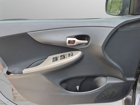 Used 2013 Toyota Corolla S image 26