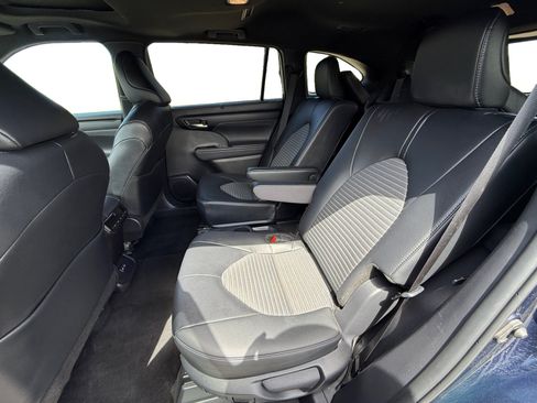 Used 2025 Toyota Highlander XSE AWD/4WD image 16