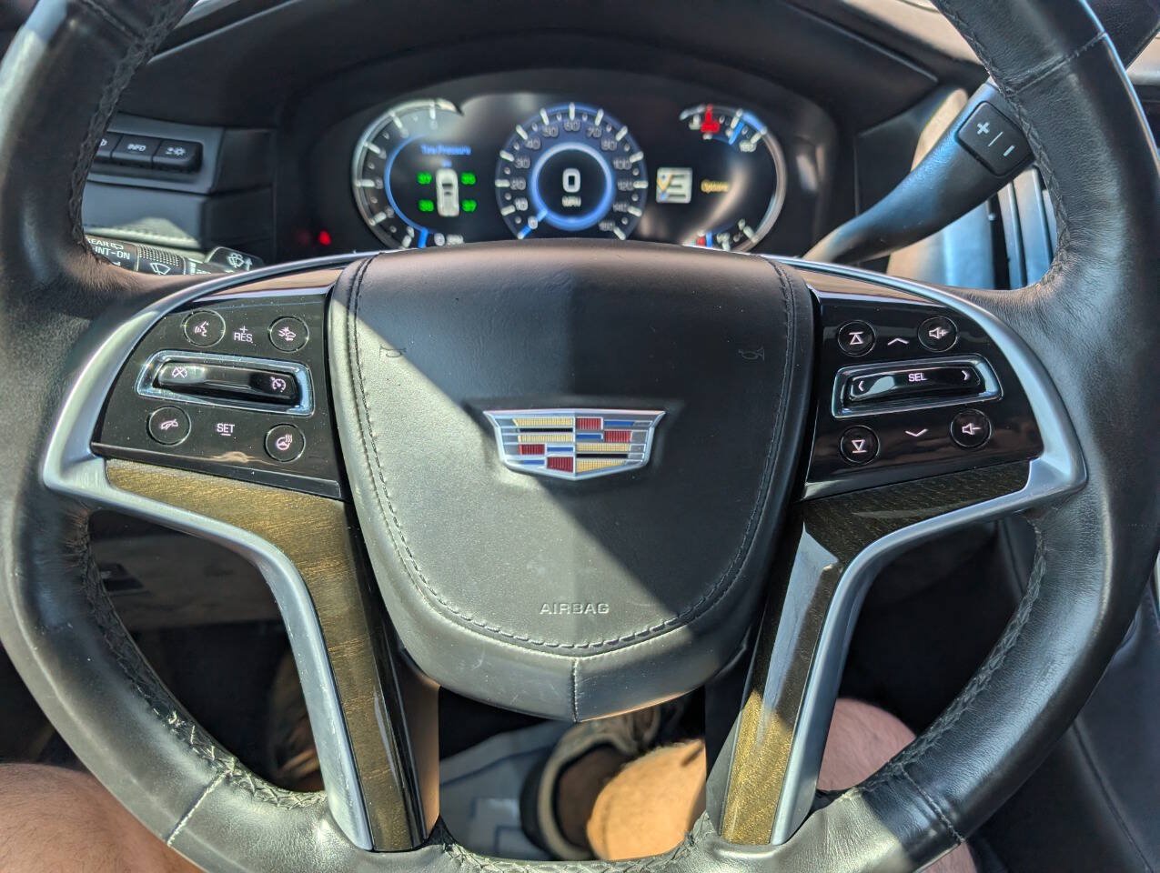 Used 2017 Cadillac Escalade ESV Platinum AWD/4WD image 25