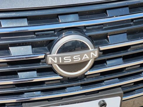 Used 2025 Nissan Rogue SV FWD image 12