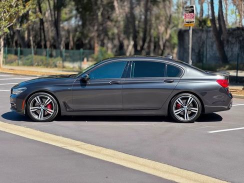 Used 2017 BMW 750i RWD image 17