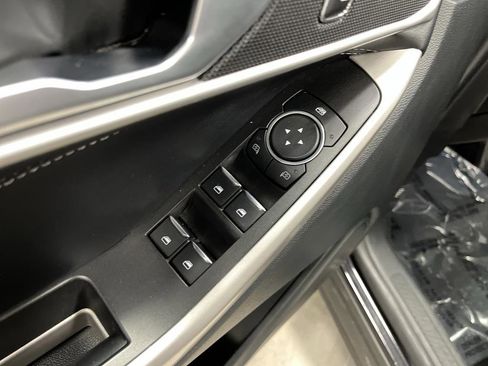 Used 2023 Ford Explorer XLT image 28