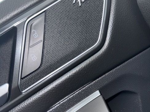 Certified 2022 Volkswagen Tiguan SEL R-Line image 14