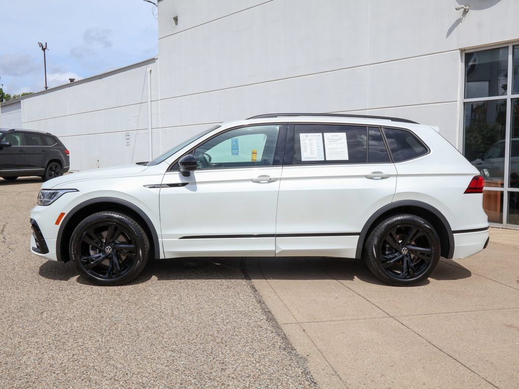 Certified 2024 Volkswagen Tiguan SE R-Line AWD/4WD image 2