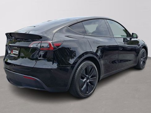 Used 2024 Tesla Model Y Long Range RWD image 6