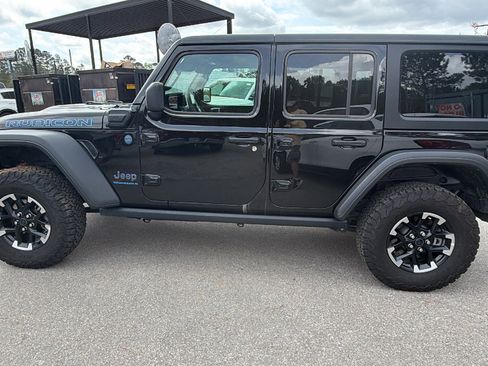 Used 2025 Jeep Wrangler Unlimited Rubicon 4xe w/ Safety Group AWD/4WD image 11