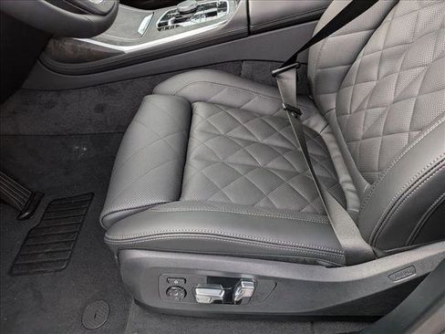 Used 2026 BMW X7 xDrive40i image 4