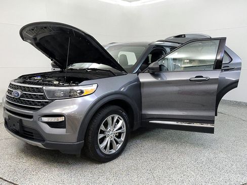 Used 2022 Ford Explorer XLT w/ Equipment Group 202A AWD/4WD image 9