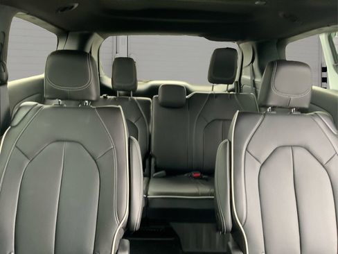 New 2026 Chrysler Pacifica Limited w/ S Appearance Package image 13