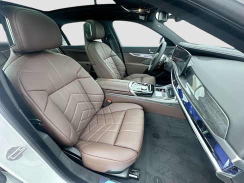 New 2026 BMW 750e xDrive w/ Premium Package image 24