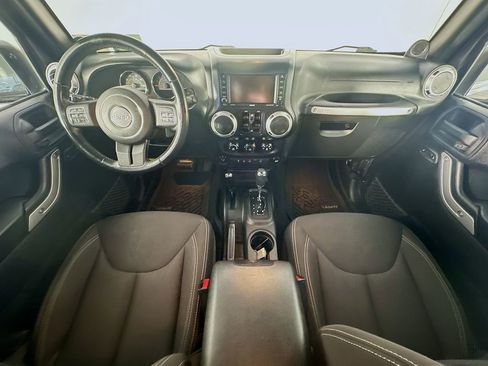 Used 2014 Jeep Wrangler Unlimited Sahara w/ Connectivity Group image 10