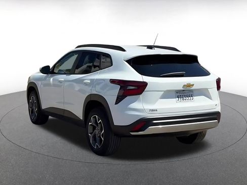 Used 2025 Chevrolet Trax LT image 11