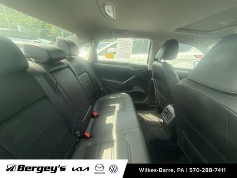 Used 2015 Volkswagen Passat TDI SE FWD image 14