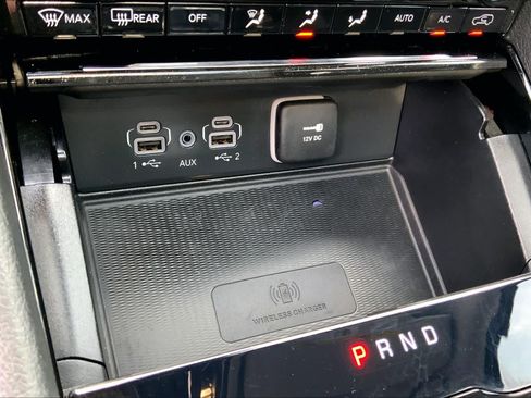 Used 2023 Jeep Grand Cherokee Limited w/ Luxury Tech Group II RWD image 31