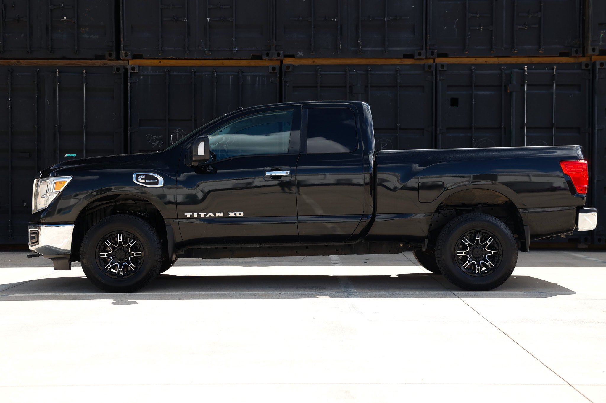 Used 2017 Nissan Titan SV AWD/4WD image 4