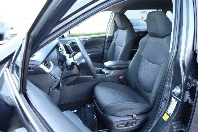 Used 2025 Toyota RAV4 XLE AWD/4WD image 9
