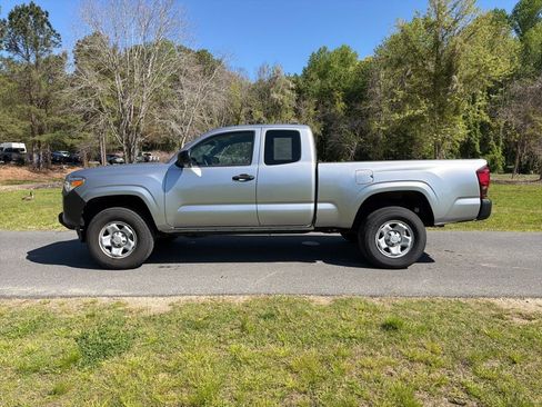 Used 2021 Toyota Tacoma SR image 11