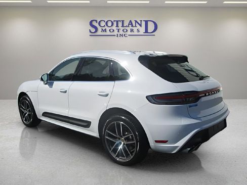 Used 2023 Porsche Macan Base image 9