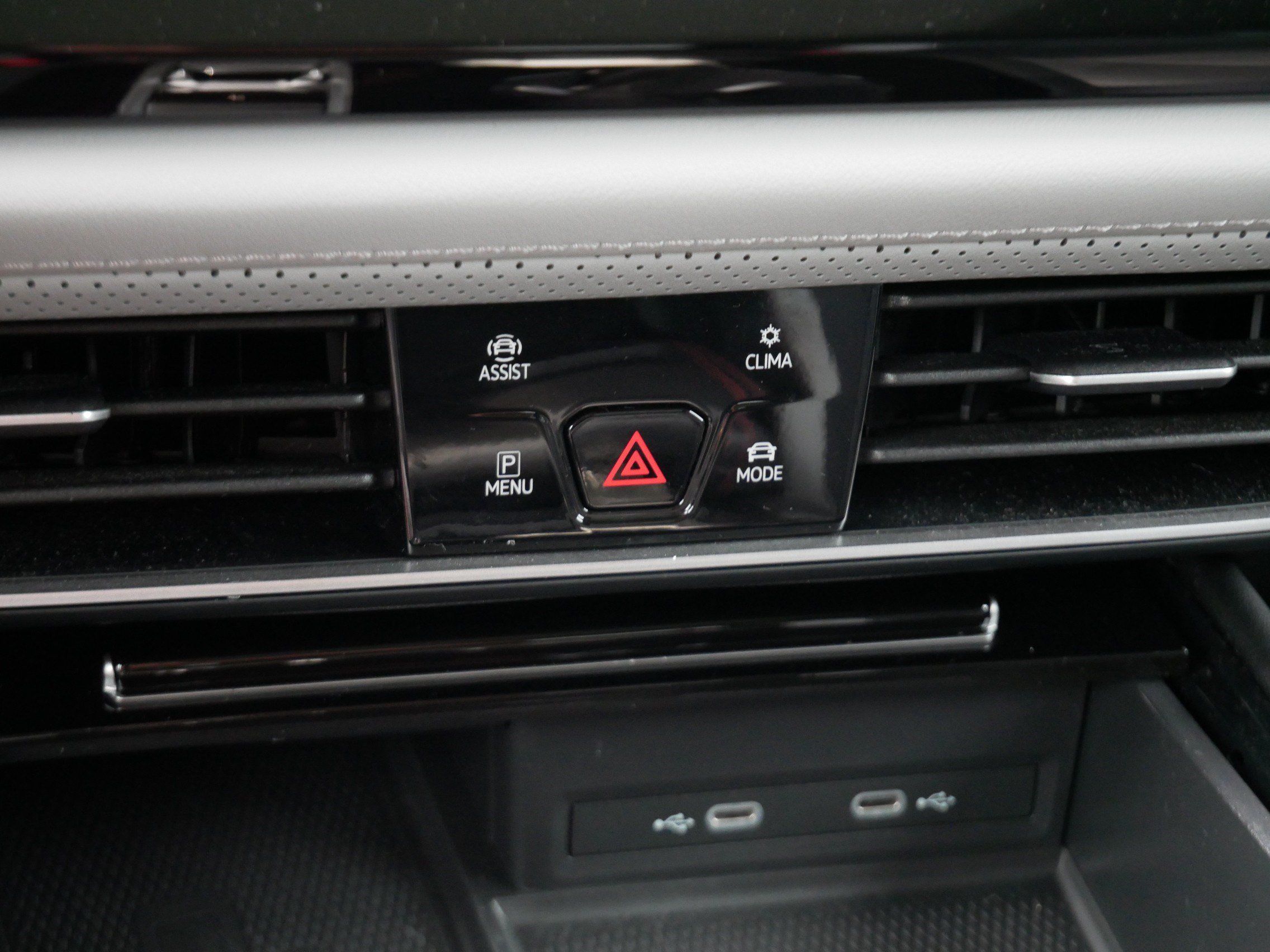 Certified 2024 Volkswagen Atlas Peak Edition SEL AWD/4WD image 23