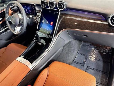 Used 2025 Mercedes-Benz GLC 300 4MATIC image 27