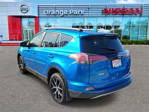 Used 2017 Toyota RAV4 SE image 3