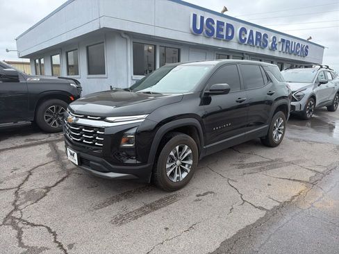 Used 2025 Chevrolet Equinox LT FWD image 2
