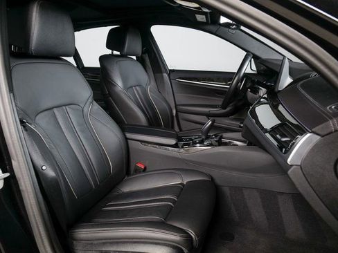 Used 2023 BMW M550i xDrive M550i xDrive w/ Executive Package image 11