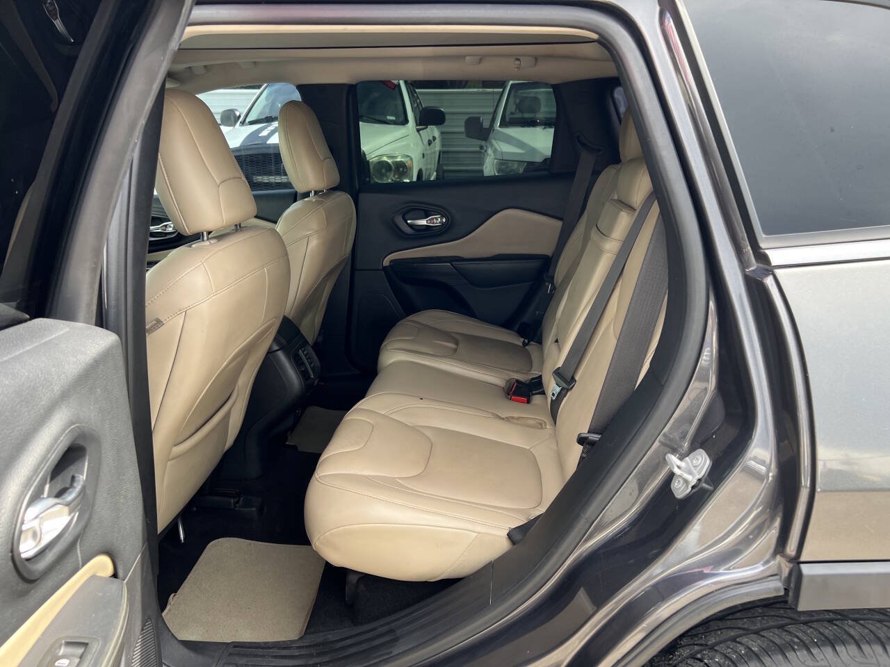 Used 2016 Jeep Cherokee Limited FWD image 11