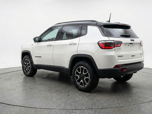 Used 2025 Jeep Compass Trailhawk AWD/4WD image 6