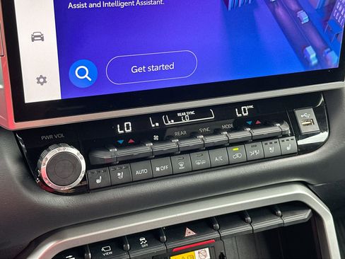 Used 2024 Toyota Sequoia Platinum image 18