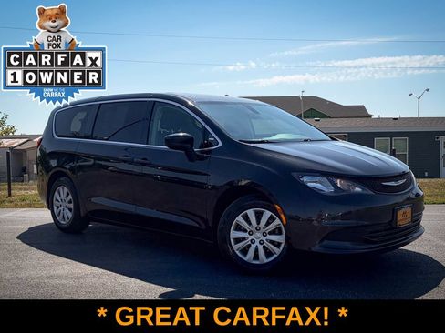 Used 2019 Chrysler Pacifica L FWD image 1