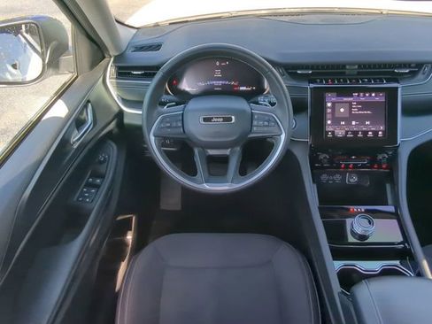 Certified 2023 Jeep Grand Cherokee Laredo image 18