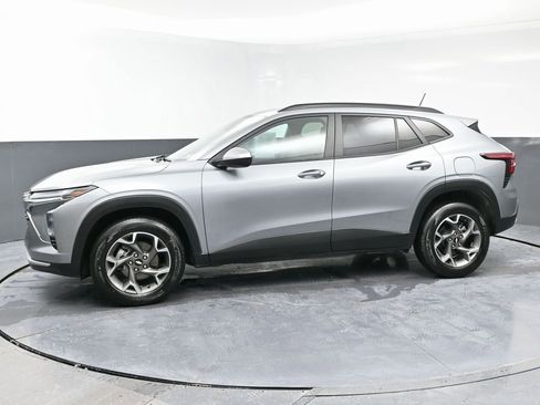 Used 2024 Chevrolet Trax LT FWD image 6