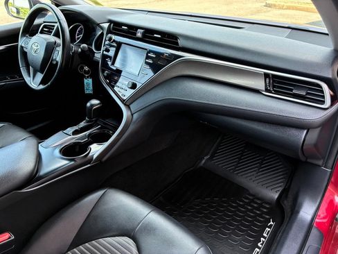 Used 2018 Toyota Camry SE FWD image 38