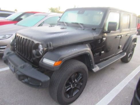 Used 2021 Jeep Wrangler Unlimited Sahara image 3