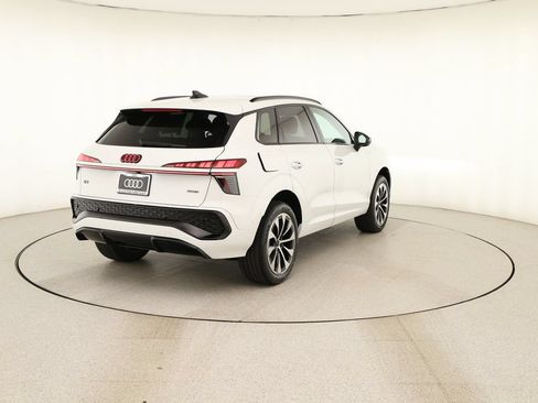 New 2026 Audi Q3 quattro 2.0T AWD/4WD image 6