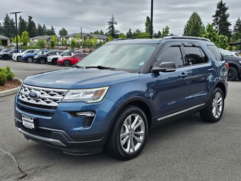 Used 2019 Ford Explorer XLT w/ Equipment Group 202A AWD/4WD image 6
