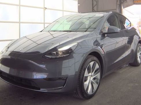 Used 2023 Tesla Model Y Long Range image 1