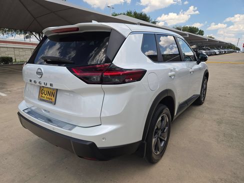 Certified 2026 Nissan Rogue SV FWD image 3