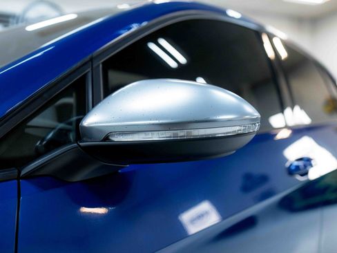 Used 2018 Volkswagen Golf R 4-Door image 32