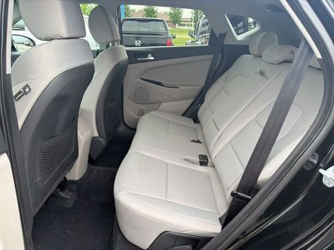 Used 2019 Hyundai Tucson SE AWD/4WD image 16