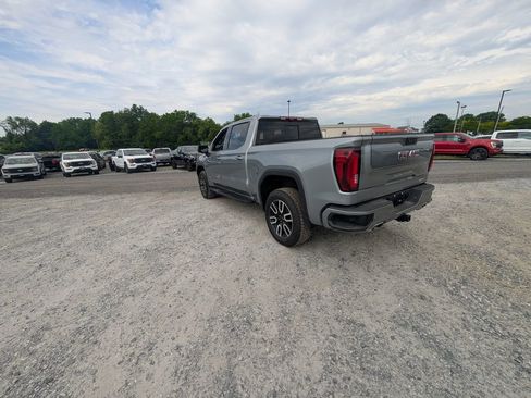 Used 2025 GMC Sierra 1500 AT4 w/ Technology Package AWD/4WD image 4