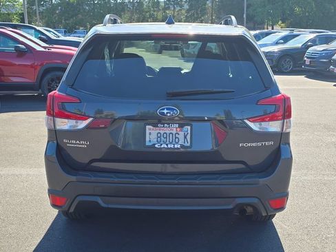 Used 2019 Subaru Forester Premium AWD/4WD image 4