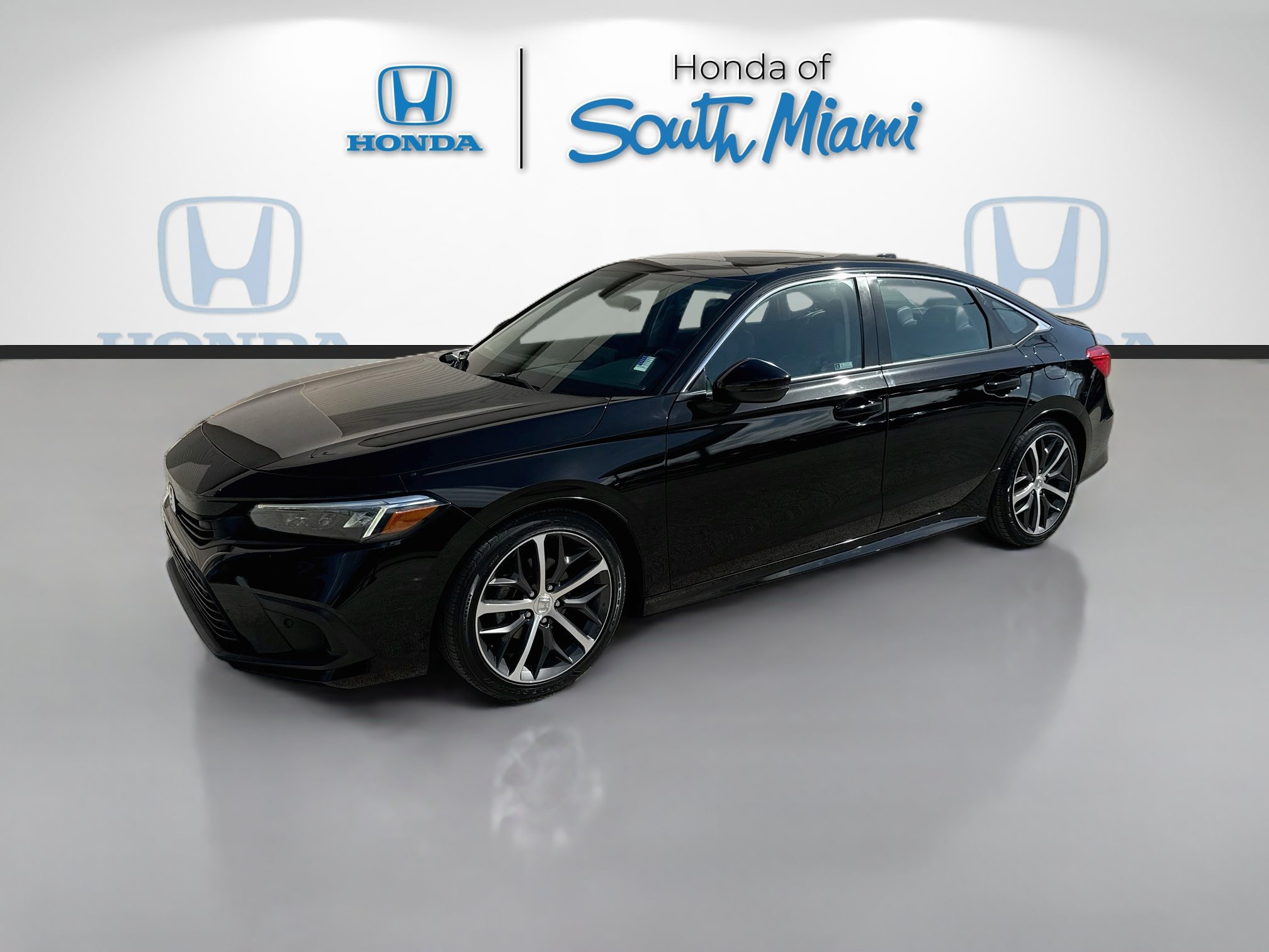 Used 2023 Honda Civic Touring image 3